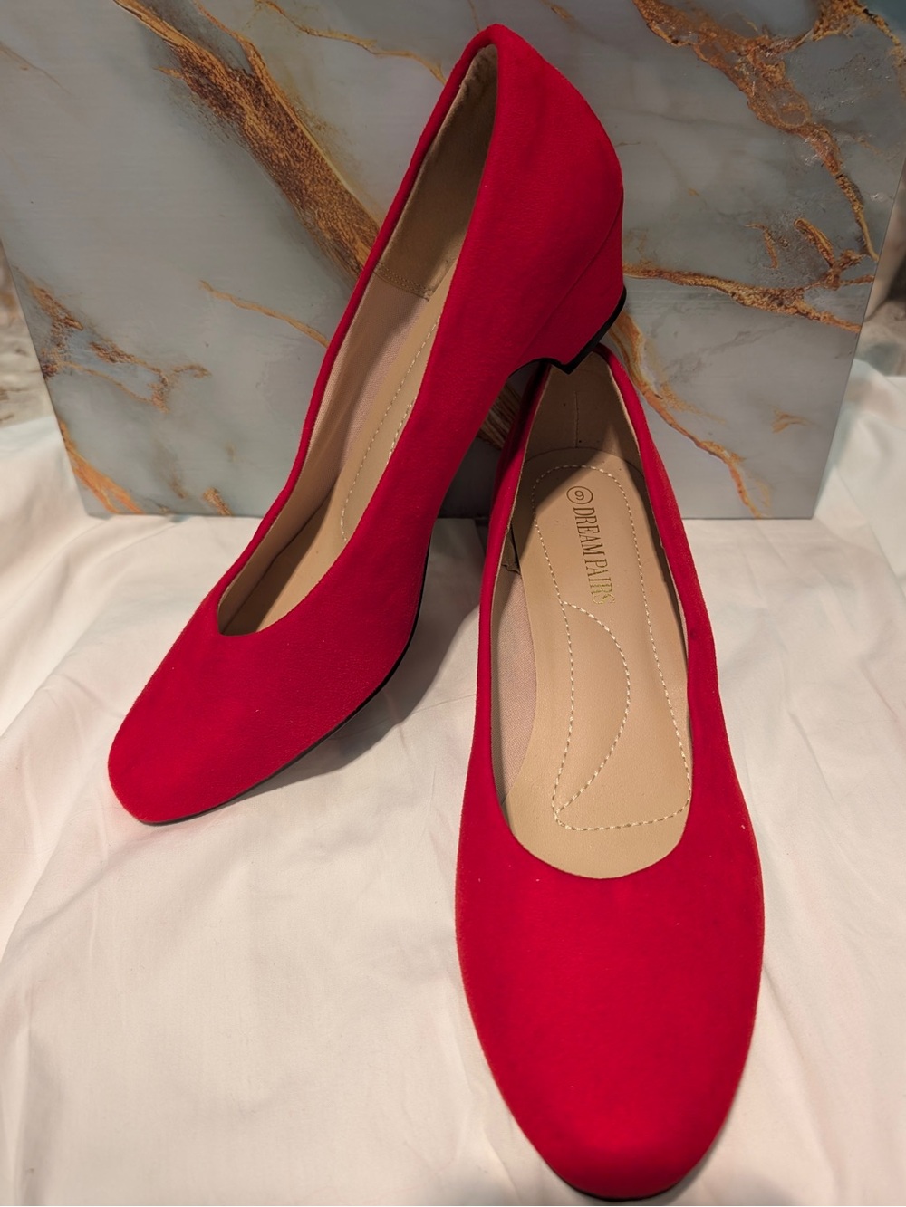 Dreamers Mila Red Suede Women's Low-heel Elegant Pumps vibrant red size 9US